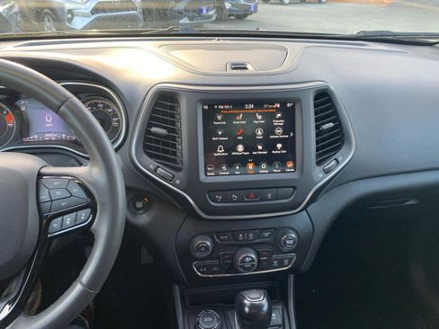 Used 2023 Jeep Cherokee Altitude Lux image 24