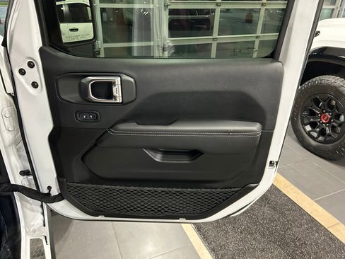 Used 2021 Jeep Wrangler Unlimited Rubicon 4xe w/ Steel Bumper Group image 26