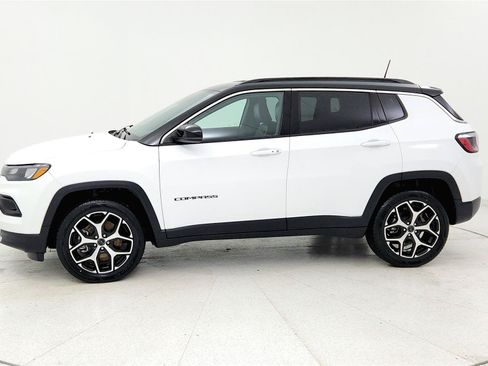 Used 2025 Jeep Compass Limited AWD/4WD image 2