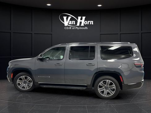 Used 2023 Jeep Wagoneer 4WD w/ Premium Group I image 4