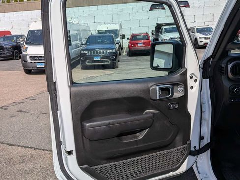 Used 2023 Jeep Wrangler Unlimited w/ Sun & Screen Package image 7