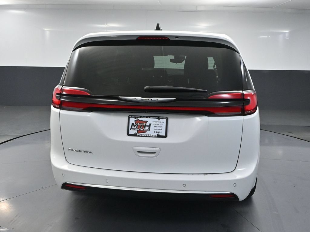 Used 2024 Chrysler Pacifica Touring-L FWD image 4