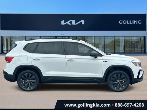 Used 2022 Volkswagen Taos S AWD/4WD image 2