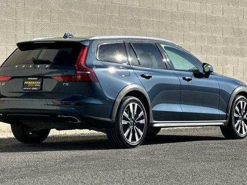 Used 2022 Volvo V60 T5 Cross Country w/ Advanced Package image 4