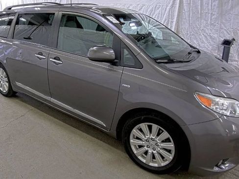 Used 2017 Toyota Sienna XLE w/ XLE Navigation Package AWD/4WD image 5