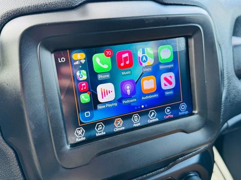 Used 2018 Jeep Renegade Latitude w/ Cold Weather Group image 25