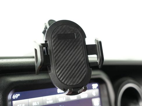 Used 2018 Jeep Wrangler Unlimited Sahara image 19