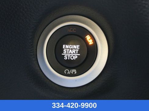 Used 2023 Chrysler Pacifica Touring image 11