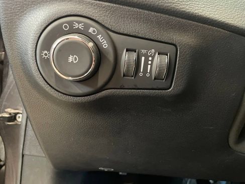 Used 2018 Jeep Compass Latitude w/ Popular Equipment Group AWD/4WD image 14