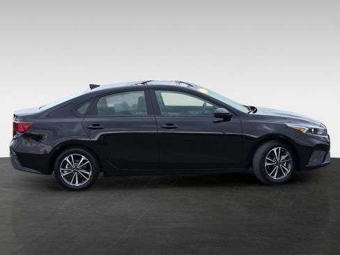 Used 2024 Kia Forte LXS image 3