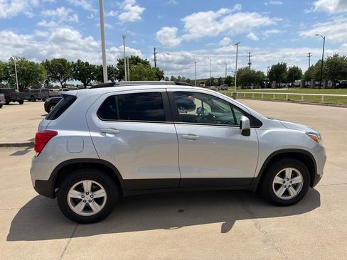 Used 2021 Chevrolet Trax LT w/ Driver Confidence Package AWD/4WD image 5