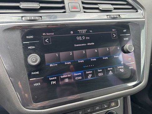 Used 2021 Volkswagen Tiguan SE AWD/4WD image 21