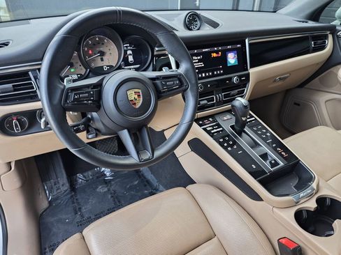Used 2023 Porsche Macan Turbo image 4