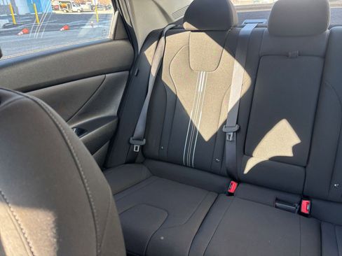 Used 2025 Hyundai Elantra SEL image 36