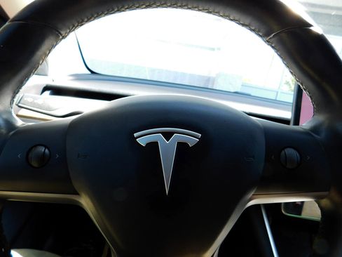 Used 2019 Tesla Model 3 Standard Range Plus image 15