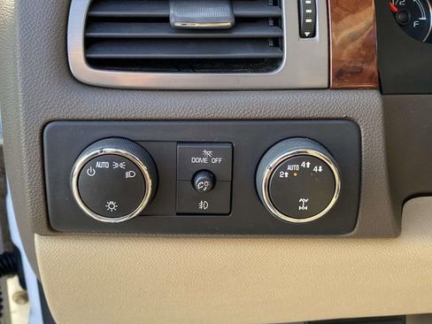 Used 2014 Chevrolet Suburban LTZ image 20