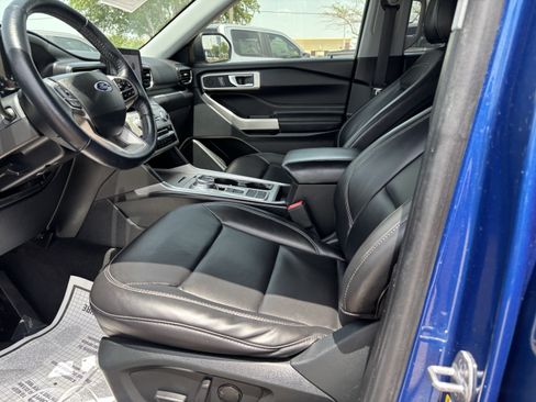Certified 2022 Ford Explorer XLT w/ Equipment Group 202A RWD image 12