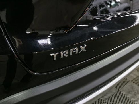 Used 2024 Chevrolet Trax LT w/ Driver Confidence Package image 9