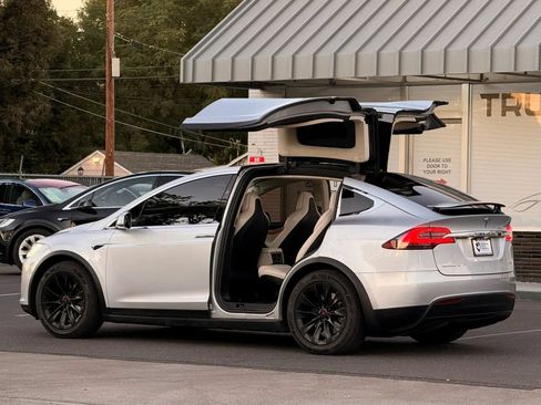 Used 2018 Tesla Model X 100D AWD/4WD image 7