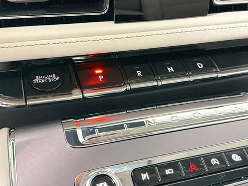 Used 2025 Lincoln Aviator 2WD image 17