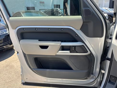 Used 2023 Land Rover Defender 110 S image 19