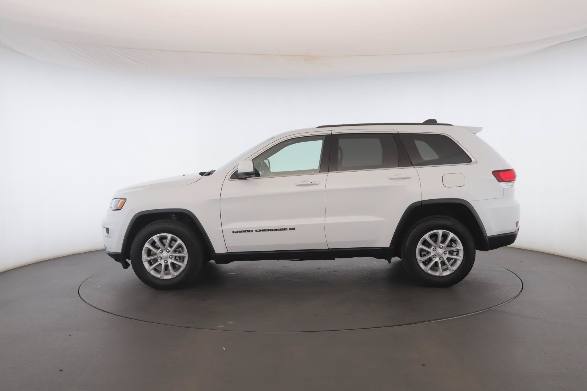 Certified 2022 Jeep Grand Cherokee Laredo E AWD/4WD image 18