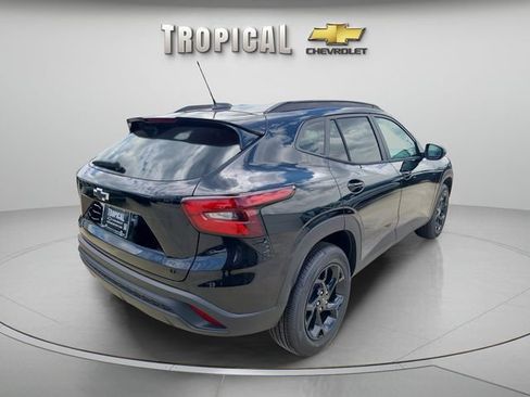 New 2026 Chevrolet Trax LT w/ Midnight Edition FWD image 5