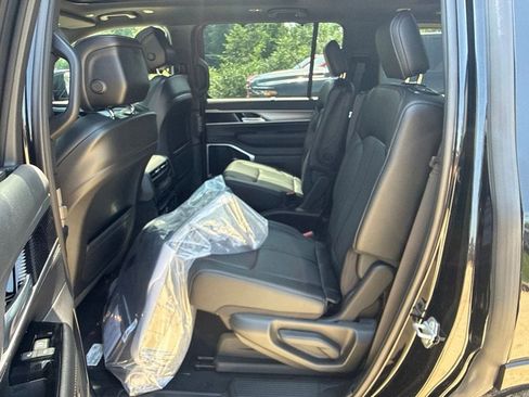 New 2026 Jeep Grand Wagoneer Limited AWD/4WD image 23