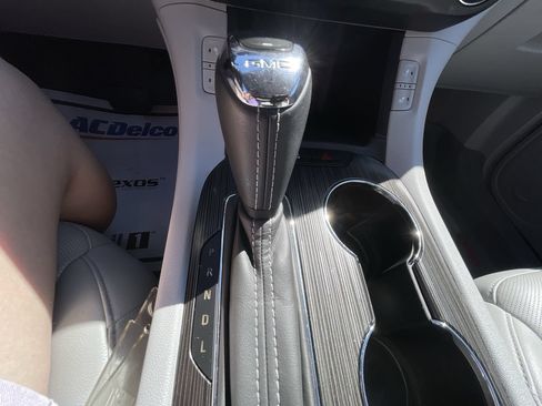 Used 2019 GMC Acadia SLT w/ LPO, Floor Liner Package FWD image 16