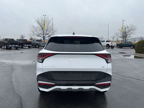 Used 2025 Kia Sportage LX image 4