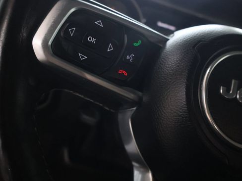 Used 2018 Jeep Wrangler Unlimited Sahara w/ Dual Top Group AWD/4WD image 19