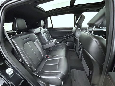 Used 2025 Jeep Wagoneer S Limited image 17