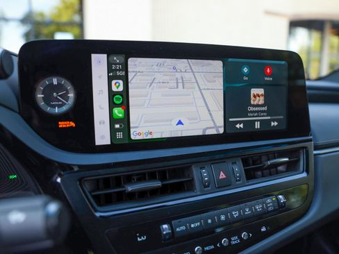 Used 2024 Lexus ES 300h w/ Premium Package image 9