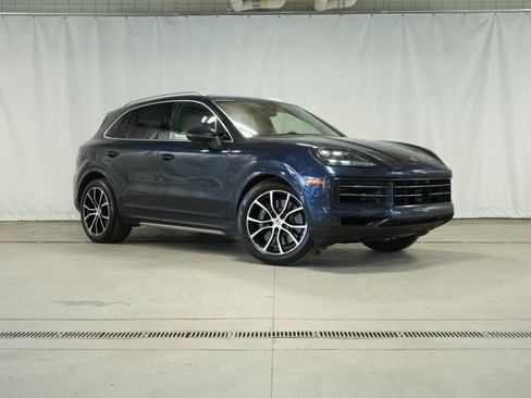 Certified 2025 Porsche Cayenne S AWD/4WD image 9