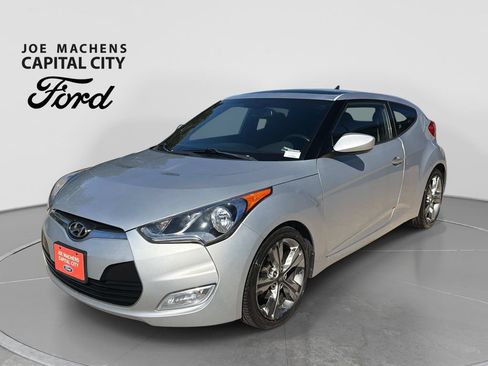 Used 2017 Hyundai Veloster Value Edition FWD image 9