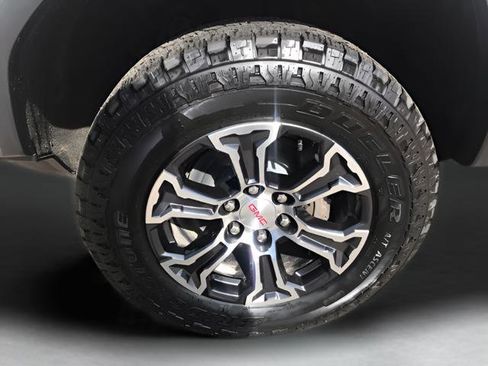 Used 2023 GMC Canyon AT4 w/ Technology Package image 8