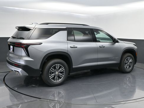 New 2026 Chevrolet Traverse LT w/ Driver Confidence Package FWD image 7