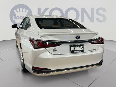 Used 2022 Lexus ES 300h w/ Accessory Package FWD image 4