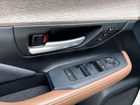 Used 2024 Toyota Grand Highlander Platinum image 32