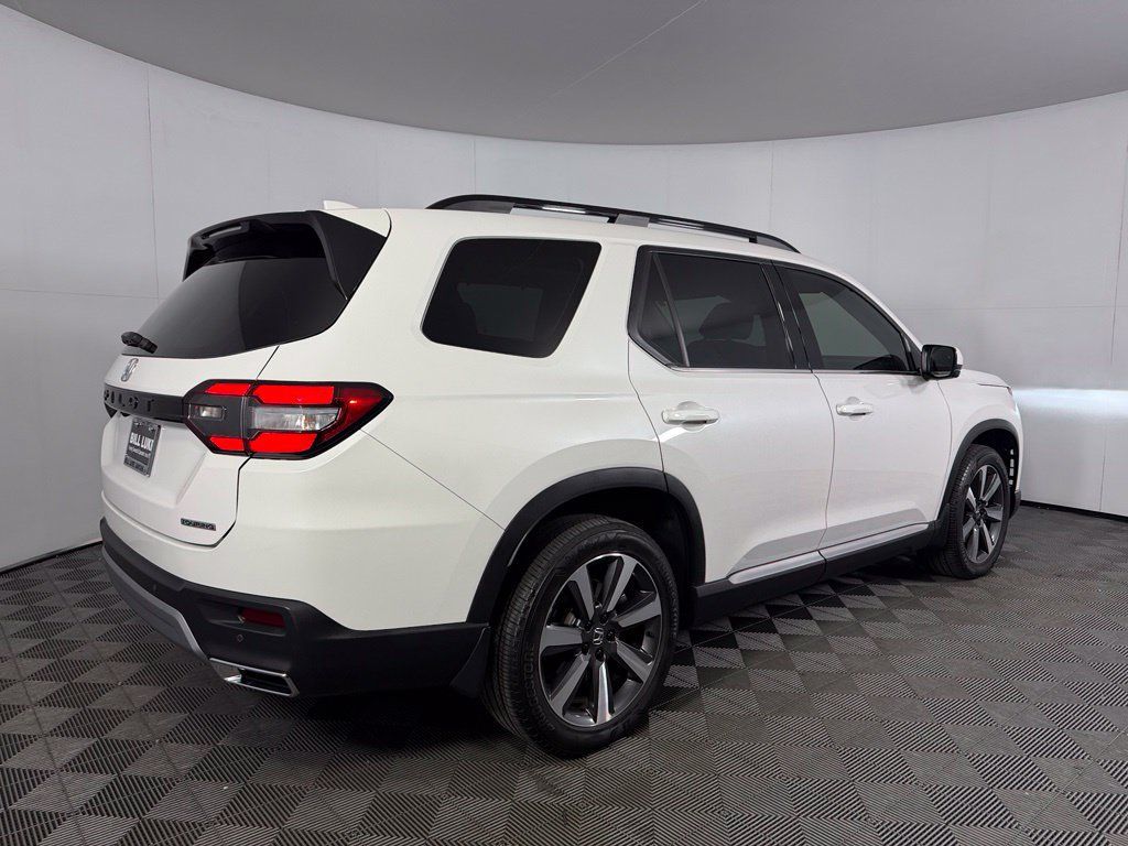 Used 2023 Honda Pilot Touring image 8