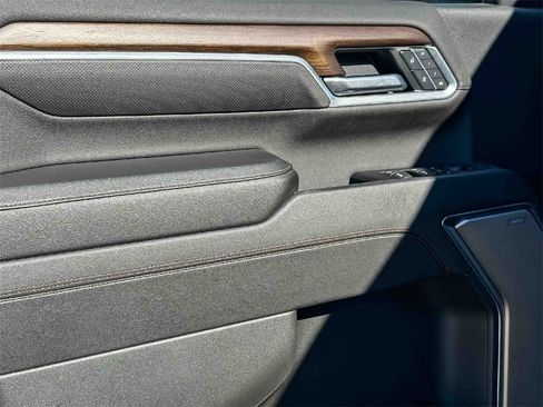 Certified 2025 Chevrolet Silverado 2500 High Country w/ Technology Package image 16