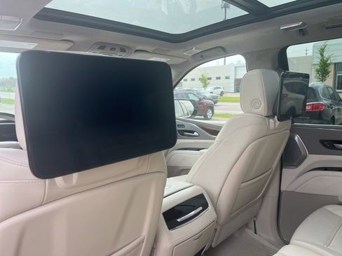 Used 2023 Cadillac Escalade Premium Luxury Platinum AWD/4WD image 14