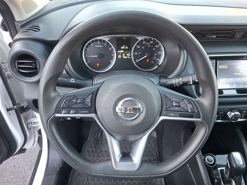 Used 2021 Nissan Kicks S image 19