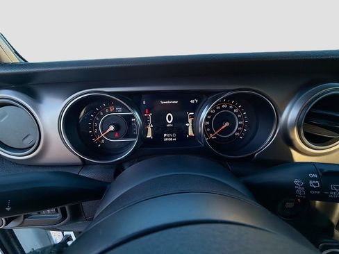 Used 2021 Jeep Wrangler Unlimited Sport image 38