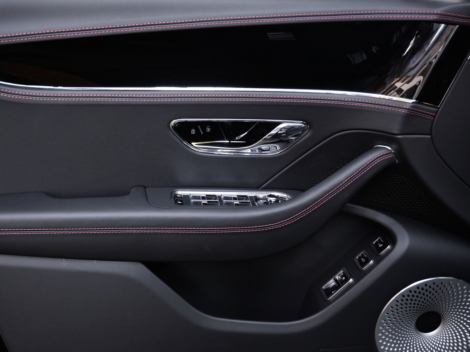 New 2026 Bentley Flying Spur V8 AWD/4WD image 16