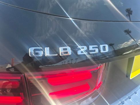 Used 2025 Mercedes-Benz GLB 250 4MATIC image 11