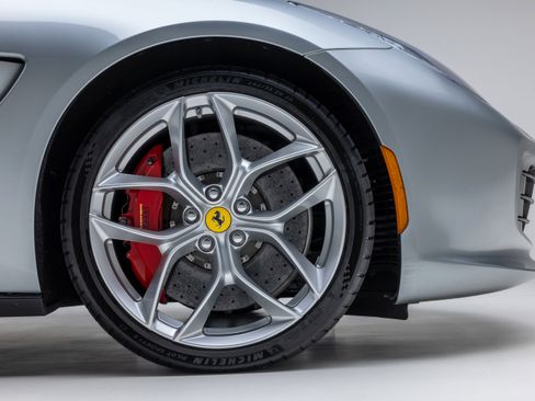 Used 2018 Ferrari GTC4Lusso T image 18