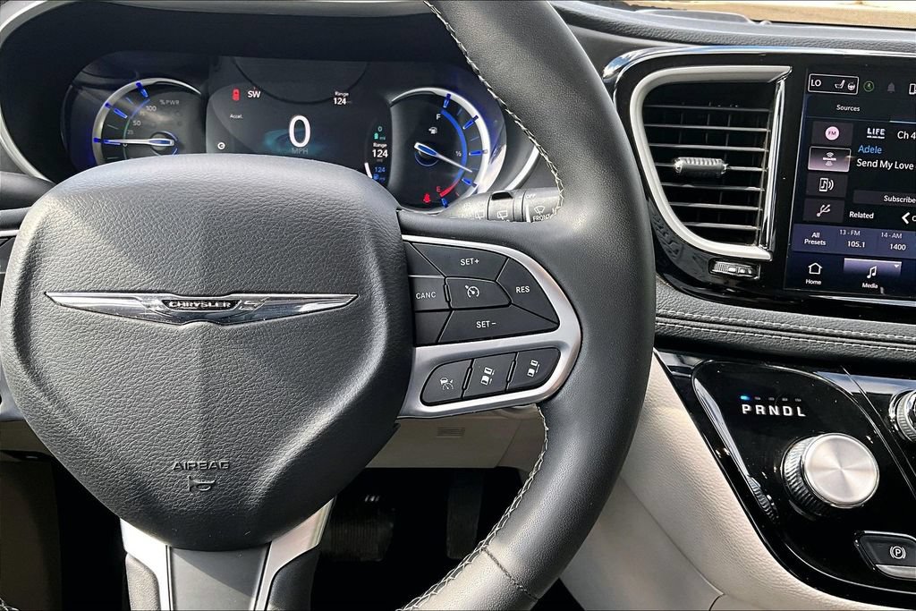 Used 2023 Chrysler Pacifica Touring-L FWD image 19