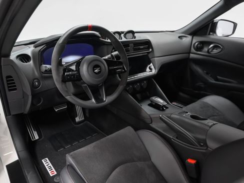 Used 2026 Nissan Z NISMO RWD image 2