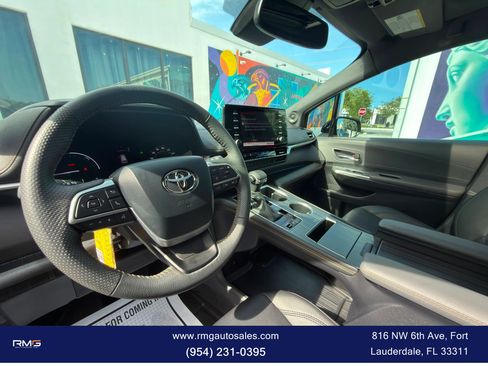 Used 2024 Toyota Sienna XLE Woodland Edition AWD/4WD image 20